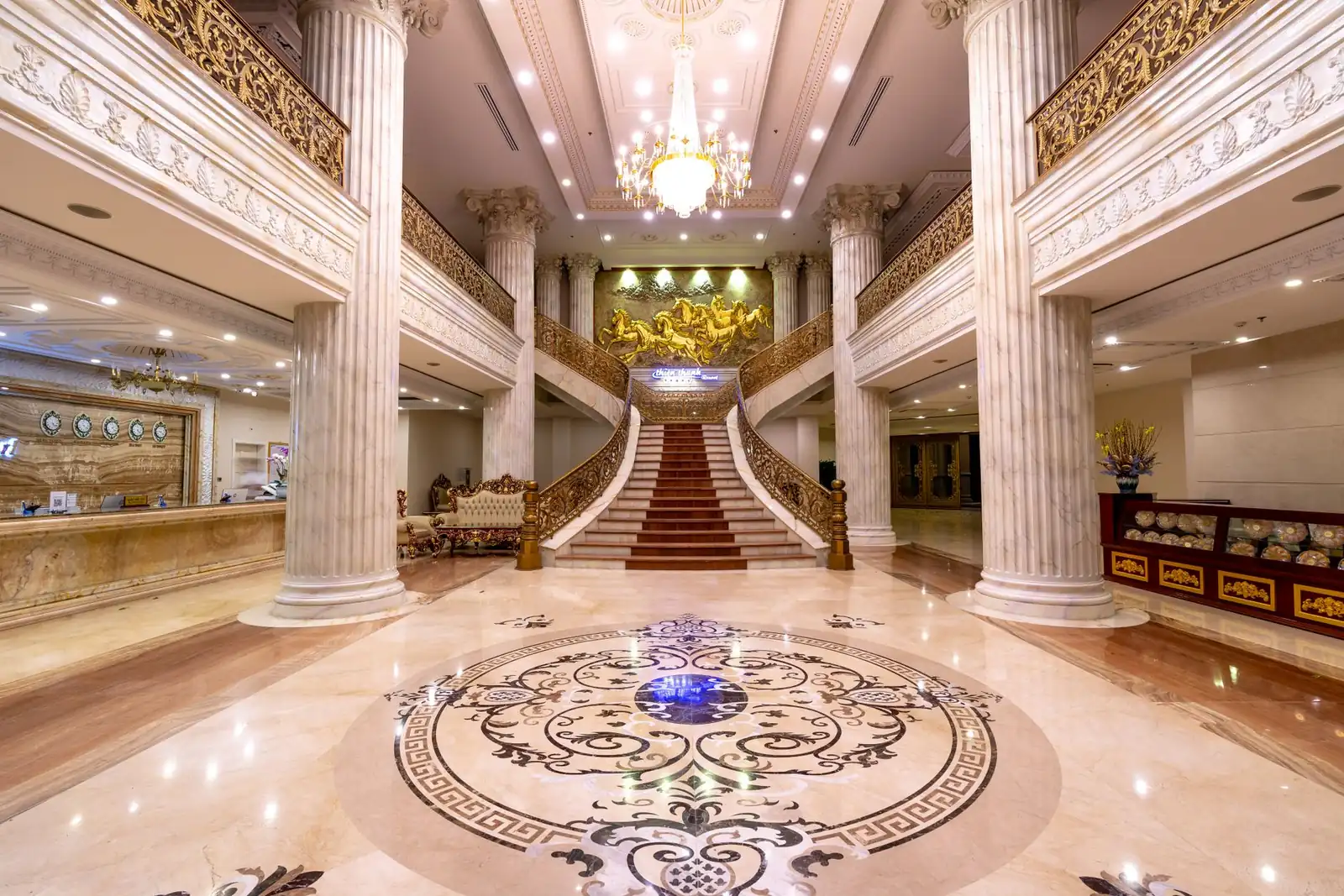 Qalane Grand Resort interior